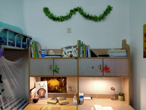 0518c02a92bd405db744f9dd89734dde.jpg 书桌.jpg