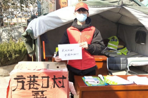 cd224ea2847241f1bb7ab196f3e44fea.jpg 张世航在陕西省铜川市耀州区方巷口村农村社区服务中心冠状病毒监测点做志愿者.jpg