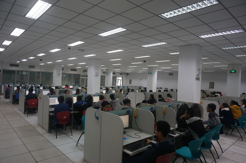 公司2014级新生心理普查现场