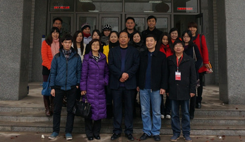 公司领导与企业人员合影留念