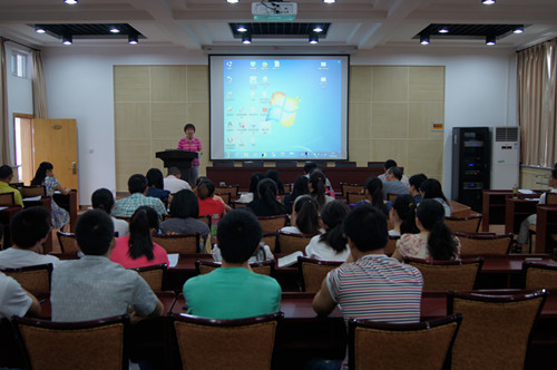 经理李书琴教授讲话