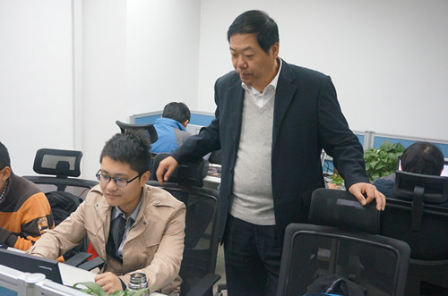 宋西德书记看望在南京亚信公司工作的员工