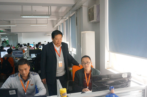 宋西德书记看望在途牛网工作的员工